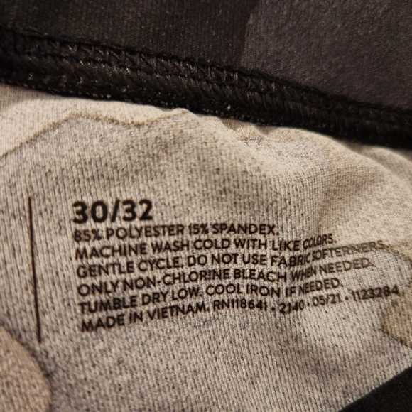 Livi Active Grey/Black 7/8 Length Legging - Picture 4 of 6